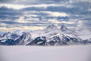 Montagnes enneigées