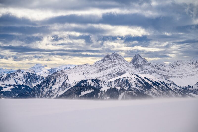 Montagnes enneigées